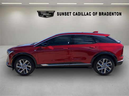 New 2026 Cadillac Optiq Luxury 1 image 7