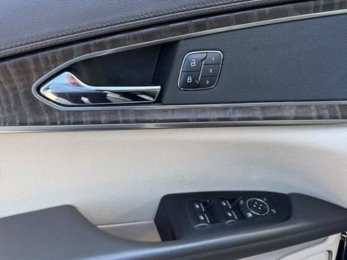 Used 2019 Lincoln Nautilus Select AWD/4WD image 9