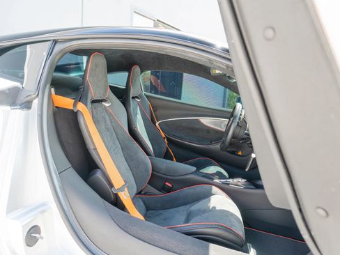 Used 2023 McLaren Artura RWD image 53