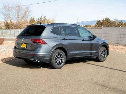 Used 2019 Volkswagen Tiguan SE w/ Panoramic Sunroof Package image 4