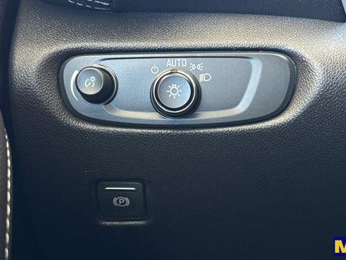 Certified 2025 Chevrolet Blazer LT w/ Convenience Package image 32