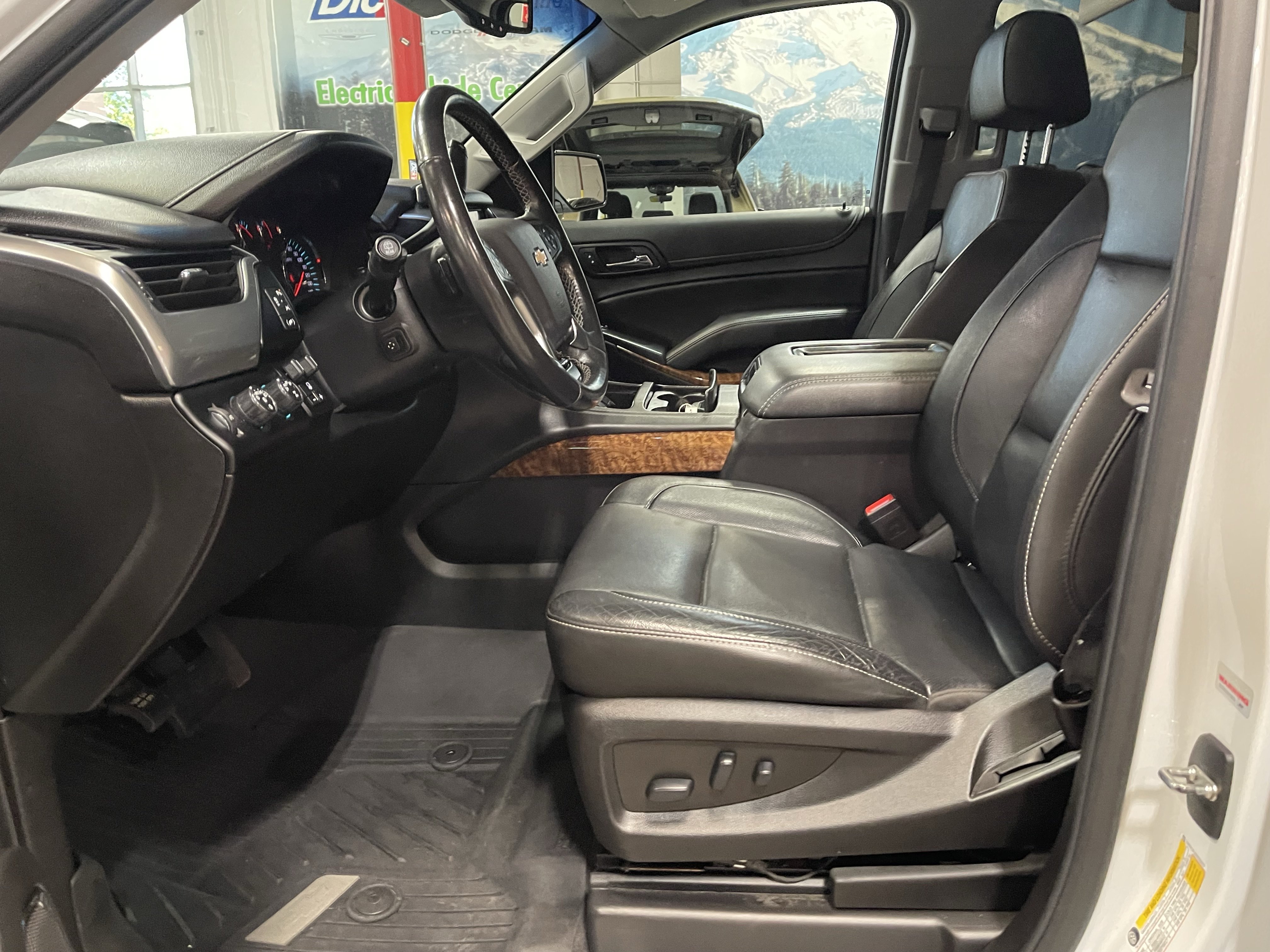 Used 2019 Chevrolet Suburban Premier AWD/4WD image 11