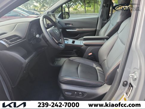 Used 2023 Toyota Sienna XSE w/ XSE Plus Package FWD image 24