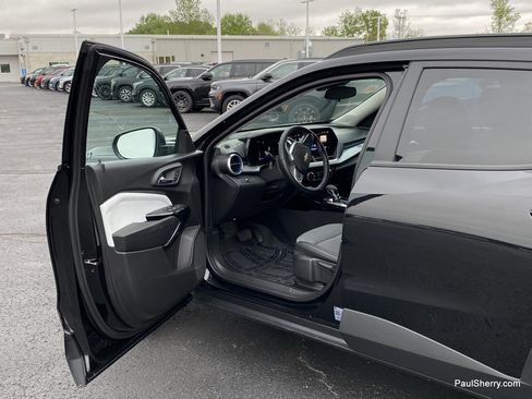 Used 2025 Chevrolet Trax LT w/ LT Convenience Package FWD image 10