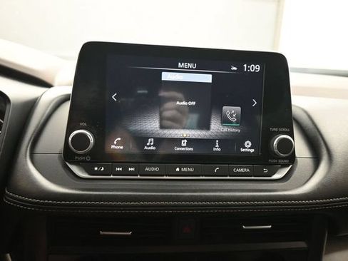 Used 2023 Nissan Rogue SV FWD image 17