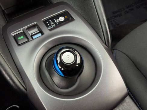 Used 2025 Nissan Leaf S image 26
