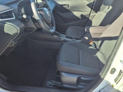 Used 2025 Toyota Corolla LE image 17