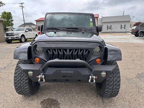 Used 2013 Jeep Wrangler Unlimited Sahara w/ Dual Top Group AWD/4WD image 10