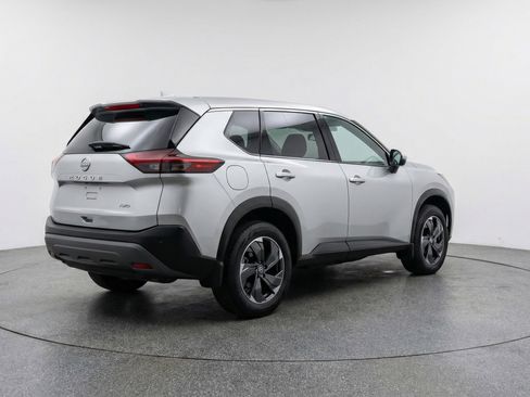 Used 2025 Nissan Rogue SV image 9