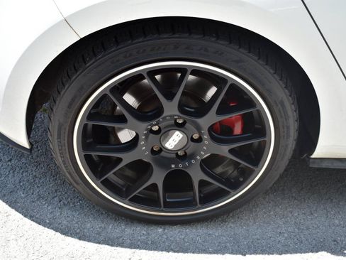 Used 2017 Volkswagen GTI SE FWD image 25