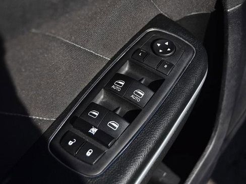 Used 2023 Dodge Charger SXT image 9