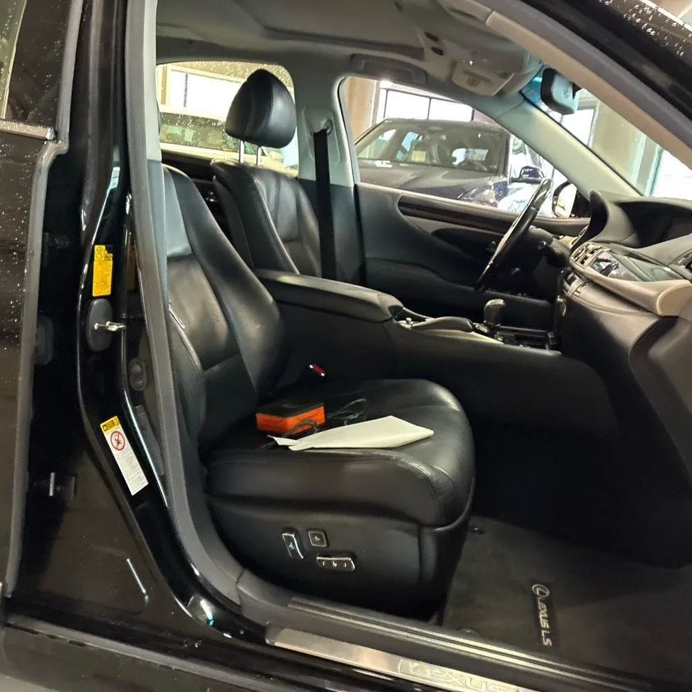 Used 2013 Lexus LS 460 AWD w/ Comfort Pkg image 23