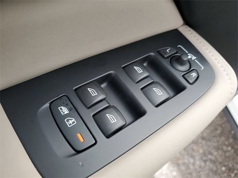 New 2026 Volvo XC60 B5 Plus w/ Protection Package Premier image 21