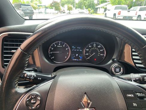Used 2018 Mitsubishi Outlander SE FWD image 22