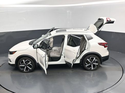 Used 2020 Nissan Rogue Sport SL w/ Premium Package FWD image 17