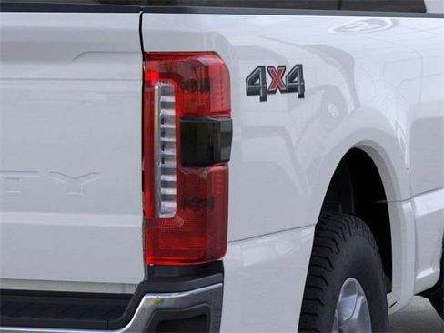 New 2026 Ford F350 XLT w/ 360-Degree Camera Package image 21