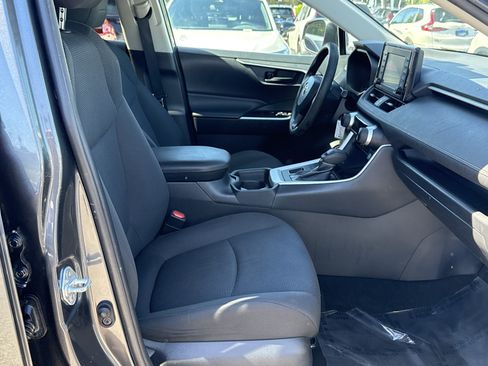 Used 2020 Toyota RAV4 LE AWD/4WD image 33