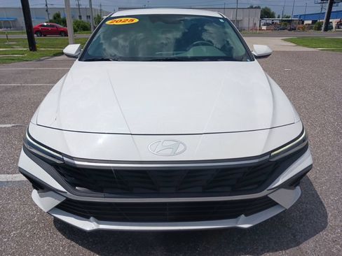 Used 2025 Hyundai Elantra SE FWD image 8