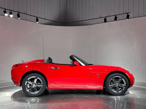 Used 2006 Pontiac Solstice Convertible w/ Premium Package RWD image 5