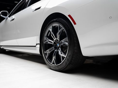 Used 2023 BMW i7 xDrive60 AWD/4WD image 77