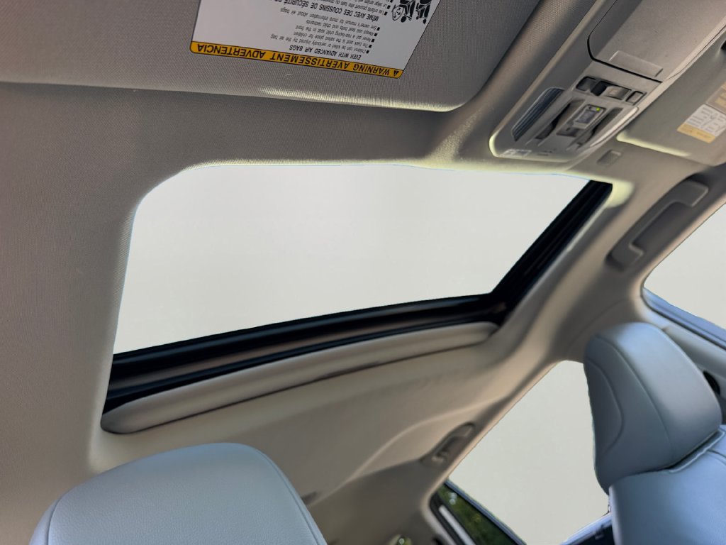 Used 2022 Toyota Highlander XLE AWD/4WD image 7