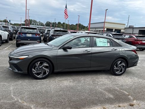 New 2025 Hyundai Elantra Sport image 2