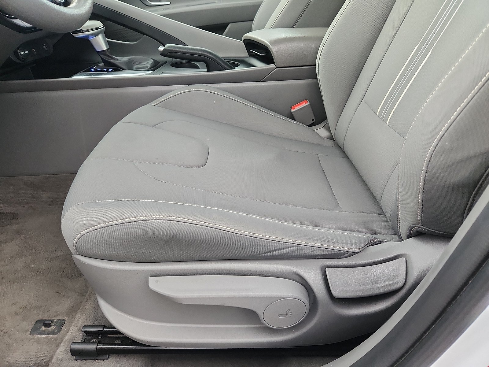 Certified 2024 Hyundai Elantra SEL FWD image 23
