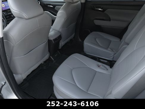 Used 2023 Toyota Highlander XLE FWD image 26