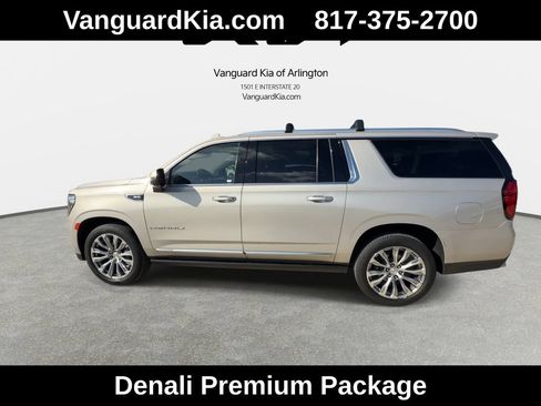 Used 2022 GMC Yukon XL Denali w/ Denali Premium Package AWD/4WD image 5