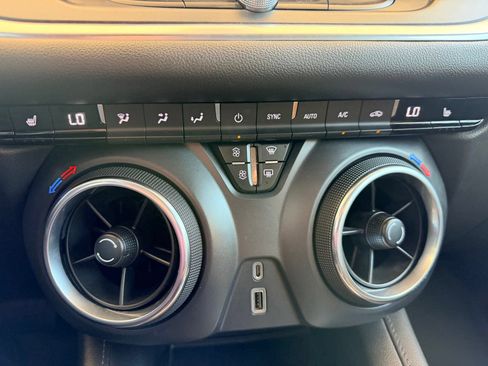 Used 2020 Chevrolet Blazer LT w/ Sound & Technology Package AWD/4WD image 12