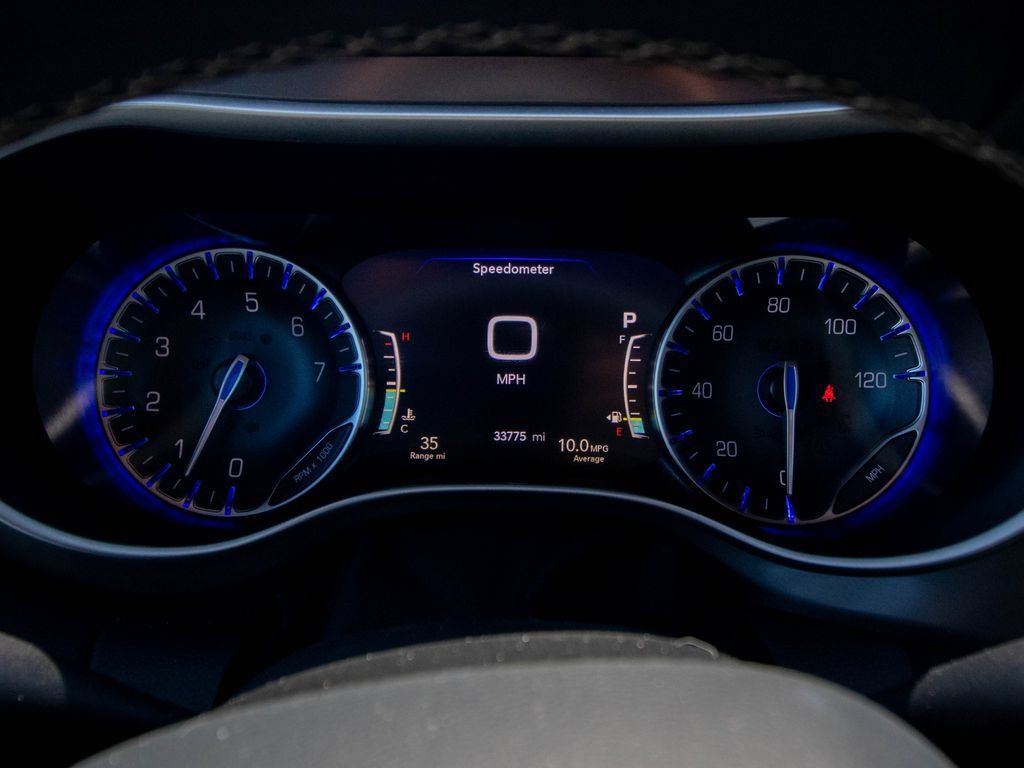 Used 2025 Chrysler Pacifica Select FWD image 29