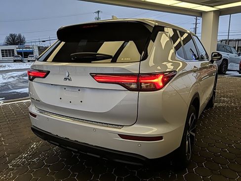 Used 2022 Mitsubishi Outlander ES image 5