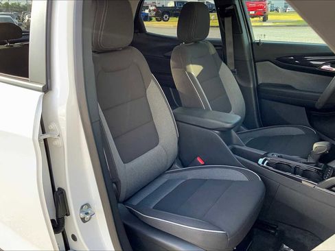 Used 2025 Chevrolet TrailBlazer LT image 8