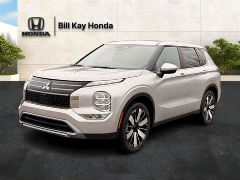 Used 2025 Mitsubishi Outlander SE image 5