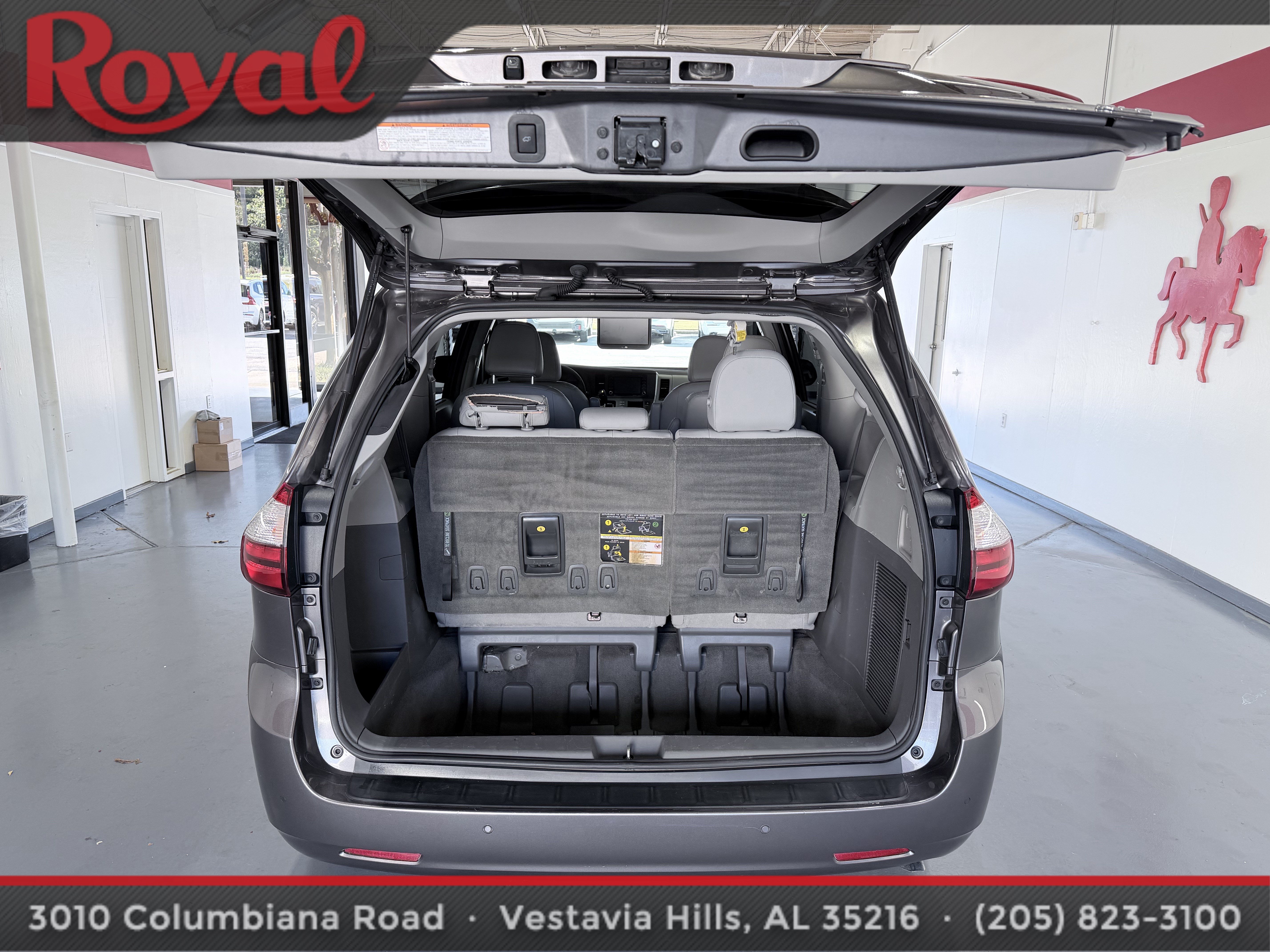 Used 2018 Toyota Sienna XLE w/ XLE Navigation Package FWD image 6