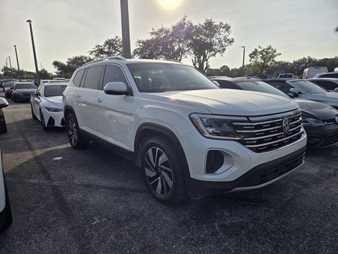 Used 2024 Volkswagen Atlas SEL AWD/4WD image 2