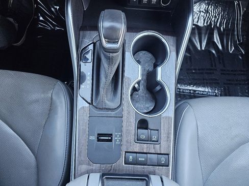 Used 2020 Toyota Highlander Limited image 34