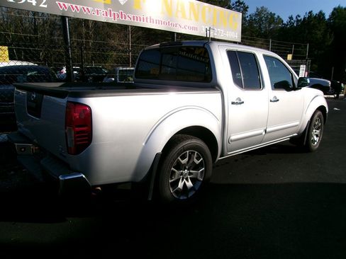 Used 2017 Nissan Frontier SL image 8