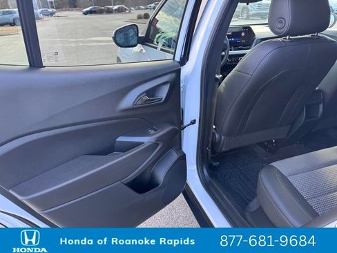 Used 2024 Chevrolet Trax LT image 28