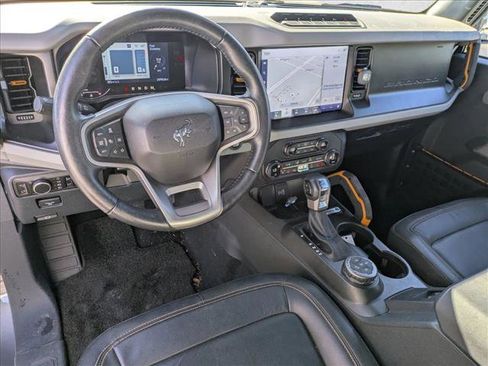 Used 2023 Ford Bronco Badlands image 16