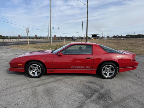 Used 1989 Chevrolet Camaro IROC-Z image 2