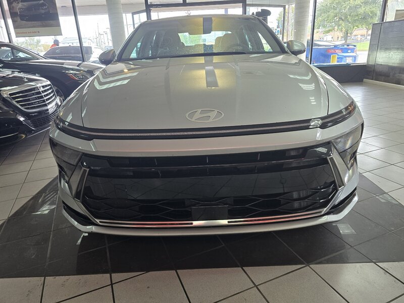 Used 2025 Hyundai Sonata SEL FWD image 2