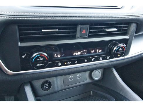 Used 2024 Nissan Rogue SV w/ SV Premium Package FWD image 24