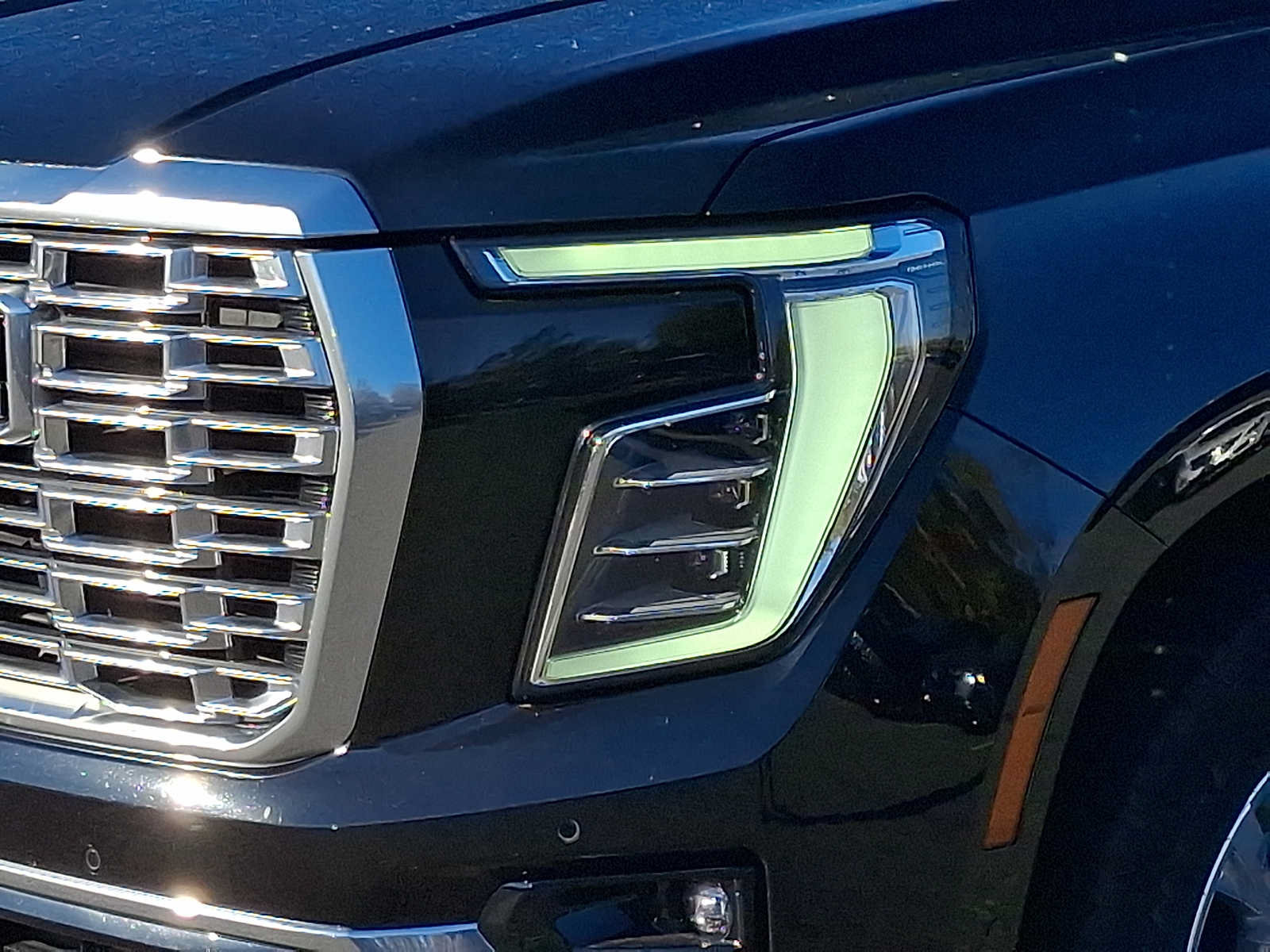 Used 2025 GMC Yukon Denali AWD/4WD image 9
