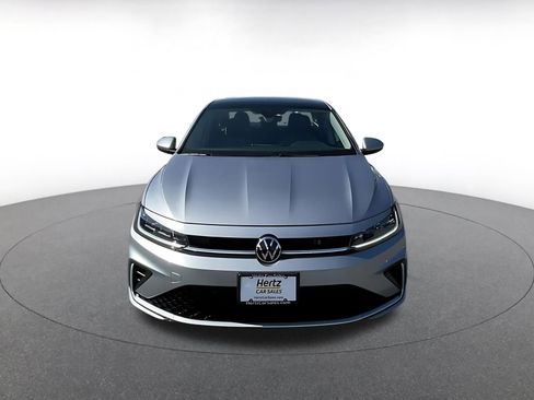 Used 2025 Volkswagen Jetta SE image 4