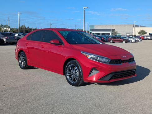 Certified 2023 Kia Forte LXS image 2