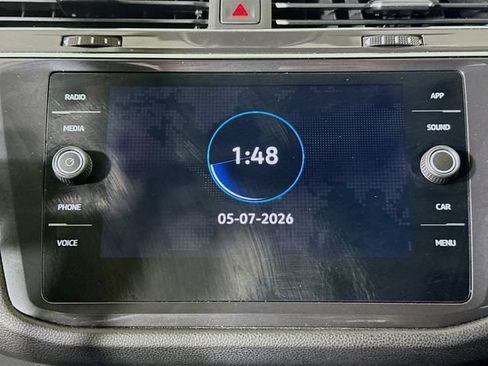 Used 2022 Volkswagen Tiguan SE w/ Panoramic Sunroof Package FWD image 24