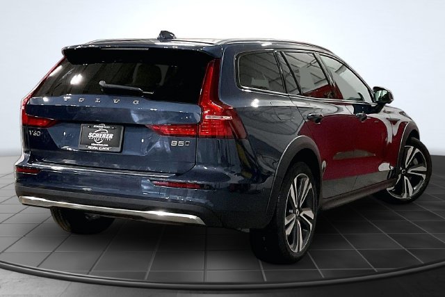 Certified 2023 Volvo V60 B5 Cross Country Plus w/ Climate Package AWD/4WD image 3