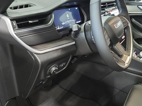 New 2025 Jeep Grand Cherokee Limited w/ Trailer Tow Package image 10