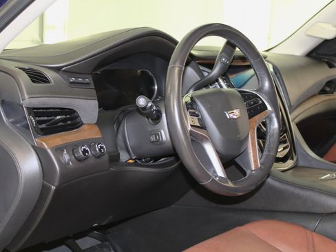 Used 2018 Cadillac Escalade Luxury image 32
